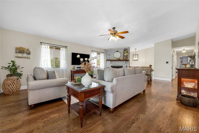 16 La Rochelle Court, Lake St Louis, MO 63367
