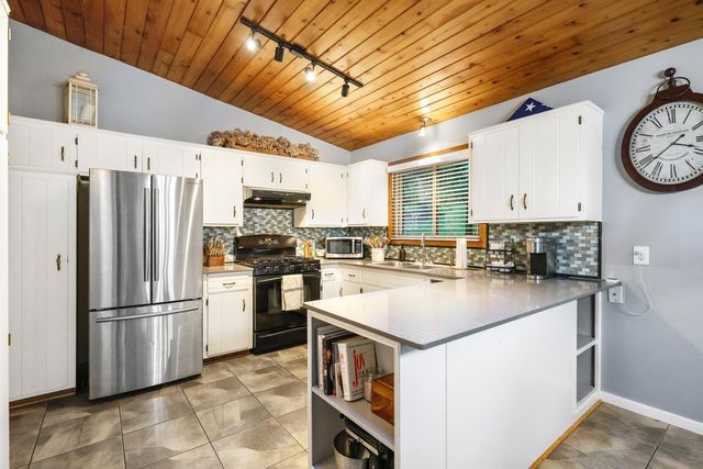 13529 1st Avenue S, Burnsville, MN 55337