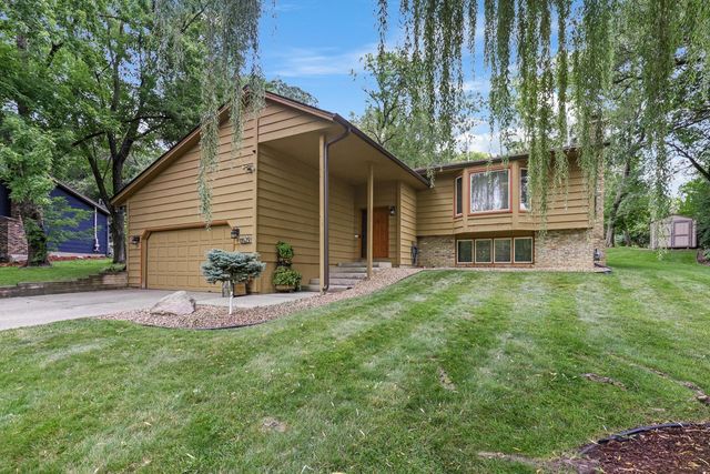 13529 1st Avenue S, Burnsville, MN 55337