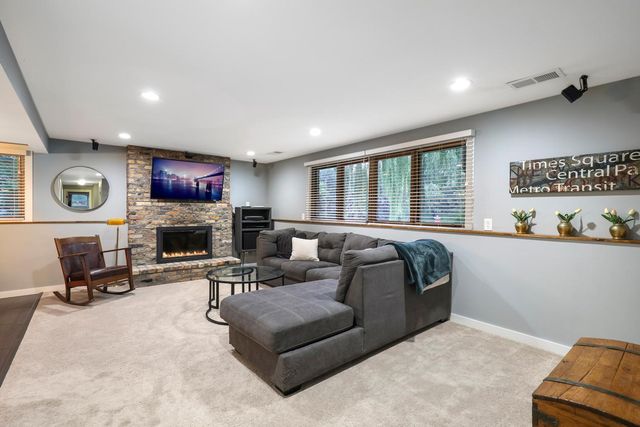13529 1st Avenue S, Burnsville, MN 55337