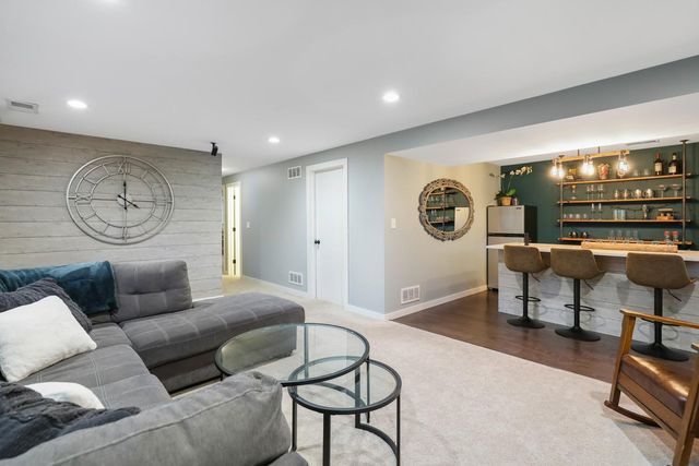 13529 1st Avenue S, Burnsville, MN 55337