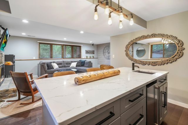 13529 1st Avenue S, Burnsville, MN 55337