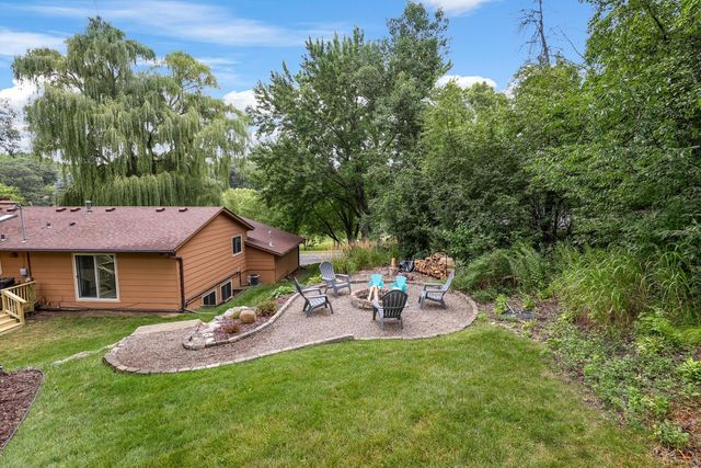 13529 1st Avenue S, Burnsville, MN 55337