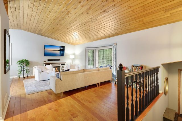 13529 1st Avenue S, Burnsville, MN 55337