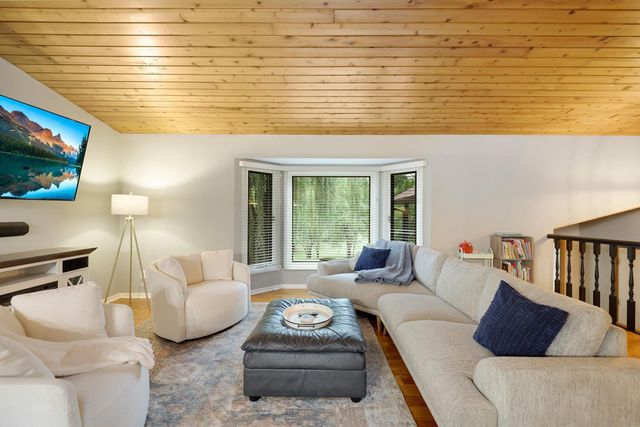 13529 1st Avenue S, Burnsville, MN 55337