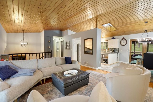 13529 1st Avenue S, Burnsville, MN 55337