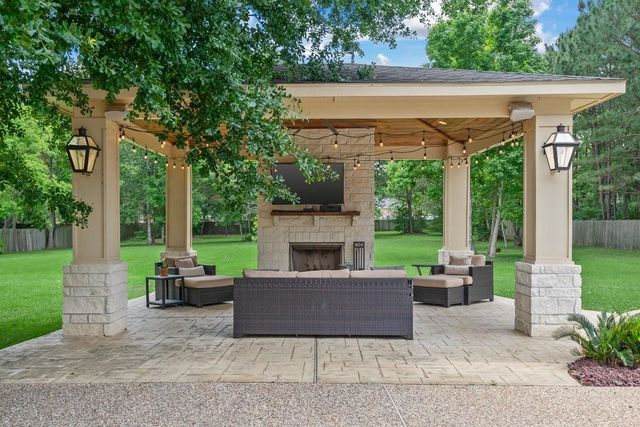 12219 Pin Oak Drive, Magnolia, TX 77354