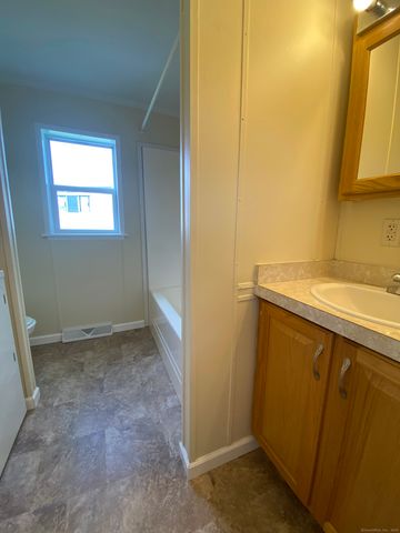 108 Clark Road 41, Naugatuck, CT 06770