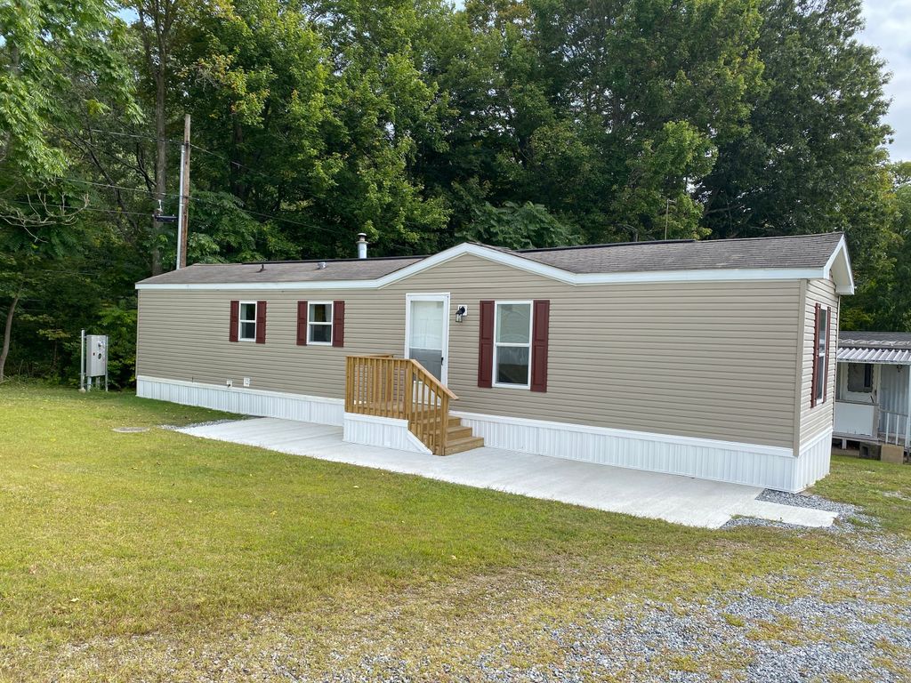 108 Clark Road 41, Naugatuck, CT 06770