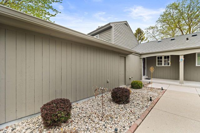 2314 Dickinson COURT, Mequon, WI 53092