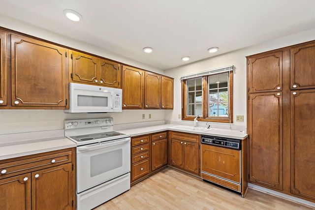 2314 Dickinson COURT, Mequon, WI 53092