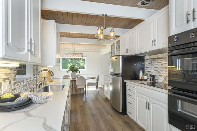 18 San Miguel Ct, Fairfax, CA 94930