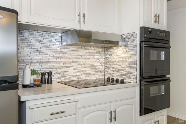 18 San Miguel Ct, Fairfax, CA 94930