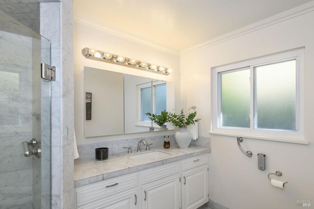 18 San Miguel Ct, Fairfax, CA 94930