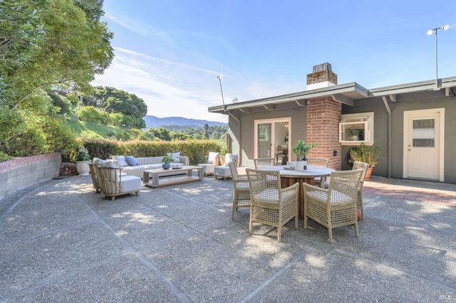 18 San Miguel Ct, Fairfax, CA 94930