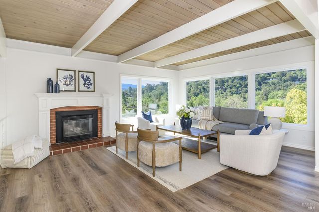 18 San Miguel Ct, Fairfax, CA 94930