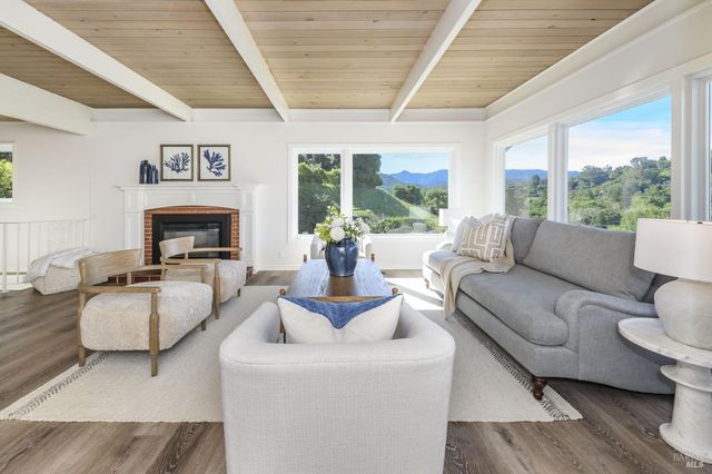 18 San Miguel Ct, Fairfax, CA 94930