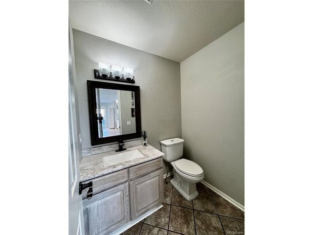 5151 S Bahama Ct, Centennial, CO 80015