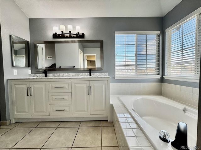 5151 S Bahama Ct, Centennial, CO 80015