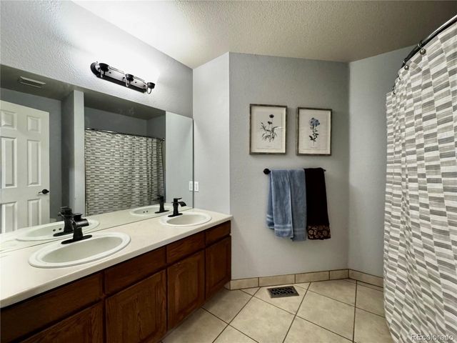 5151 S Bahama Ct, Centennial, CO 80015