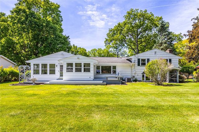 274 Parkview Drive, Penfield, NY 14625