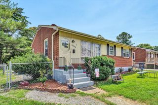3843 Plantation RD, Roanoke, VA 24012