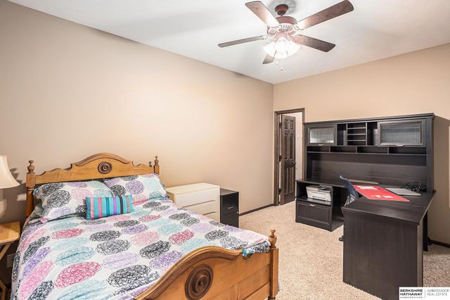 8922 S 29th Street, Lincoln, NE 68516