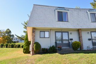 27 Chestnut Court 27, Cromwell, CT 06416