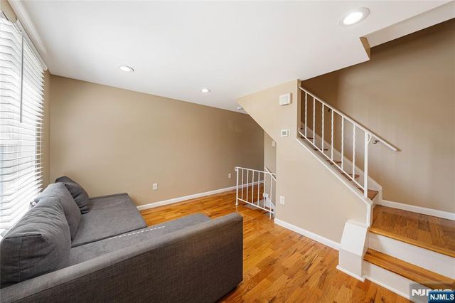 196A Broadway, Newark, NJ 07104