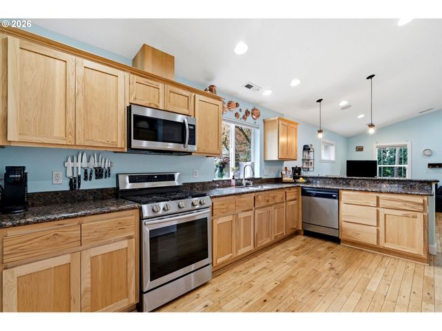 904 HIGHLAND St, Ridgefield, WA 98642