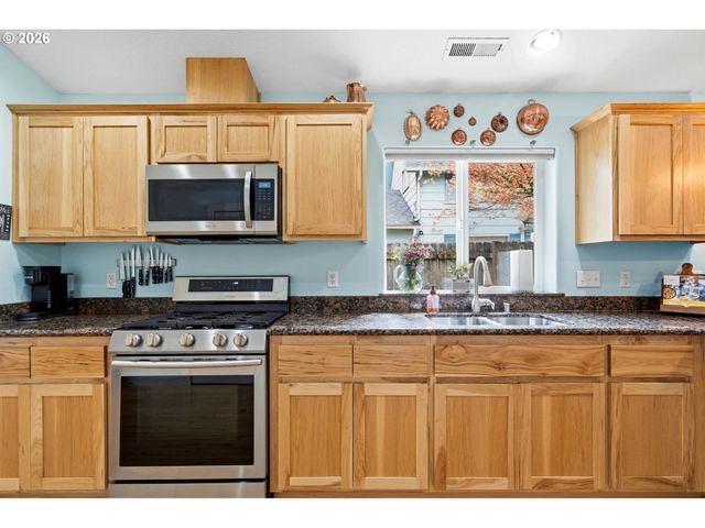 904 HIGHLAND St, Ridgefield, WA 98642