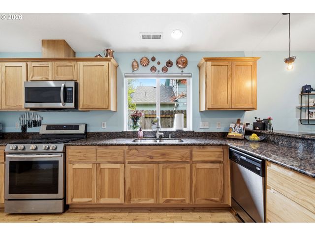 904 HIGHLAND St, Ridgefield, WA 98642