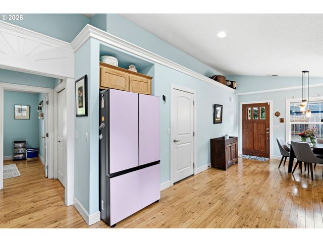 904 HIGHLAND St, Ridgefield, WA 98642