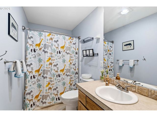 904 HIGHLAND St, Ridgefield, WA 98642