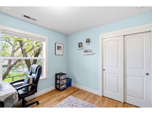 904 HIGHLAND St, Ridgefield, WA 98642