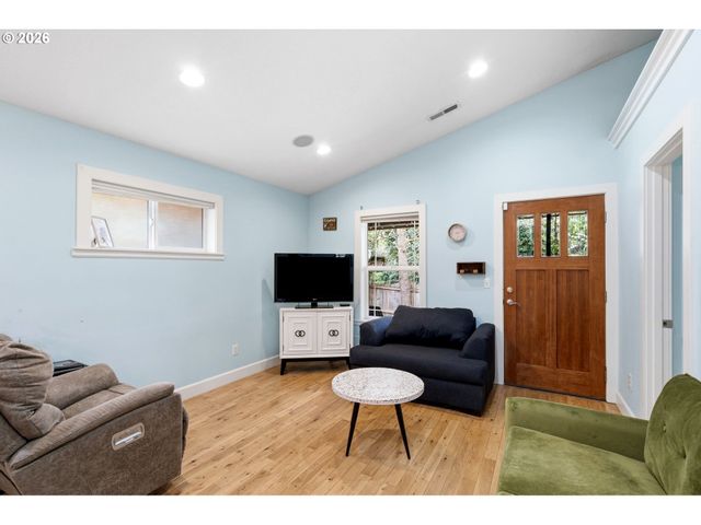 904 HIGHLAND St, Ridgefield, WA 98642