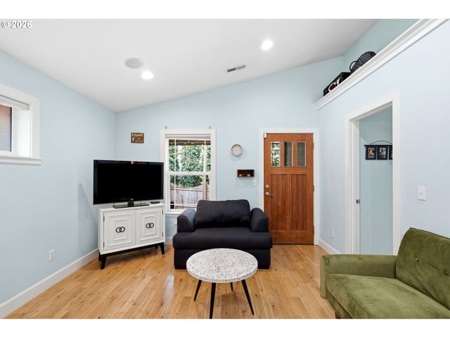 904 HIGHLAND St, Ridgefield, WA 98642