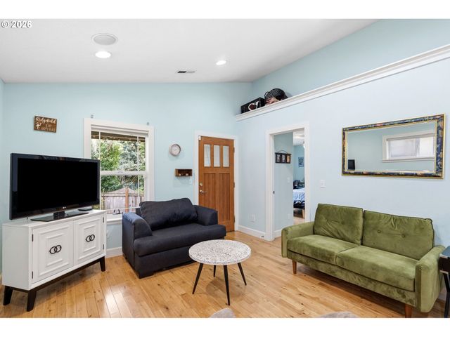 904 HIGHLAND St, Ridgefield, WA 98642