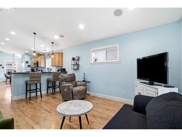 904 HIGHLAND St, Ridgefield, WA 98642