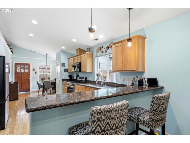 904 HIGHLAND St, Ridgefield, WA 98642