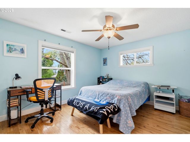 904 HIGHLAND St, Ridgefield, WA 98642