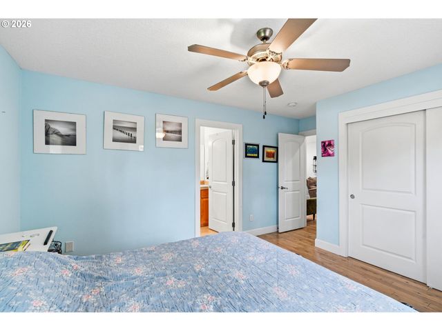 904 HIGHLAND St, Ridgefield, WA 98642