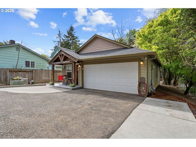 904 HIGHLAND St, Ridgefield, WA 98642
