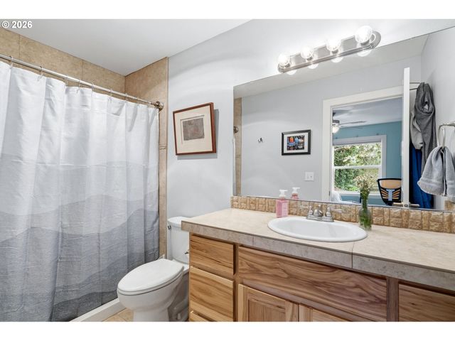 904 HIGHLAND St, Ridgefield, WA 98642