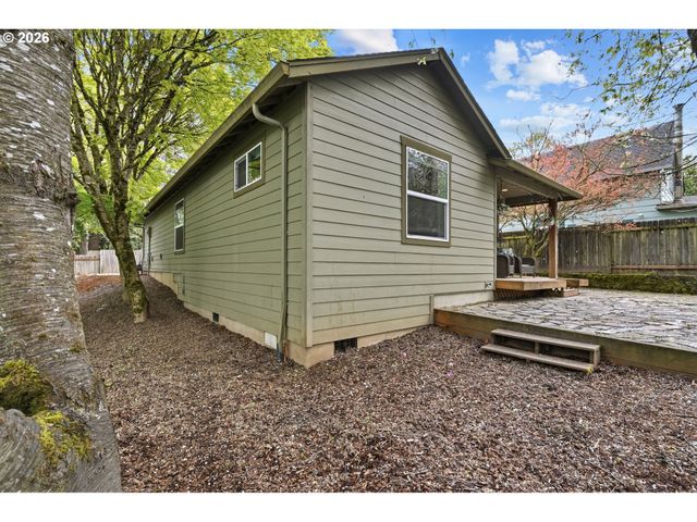 904 HIGHLAND St, Ridgefield, WA 98642