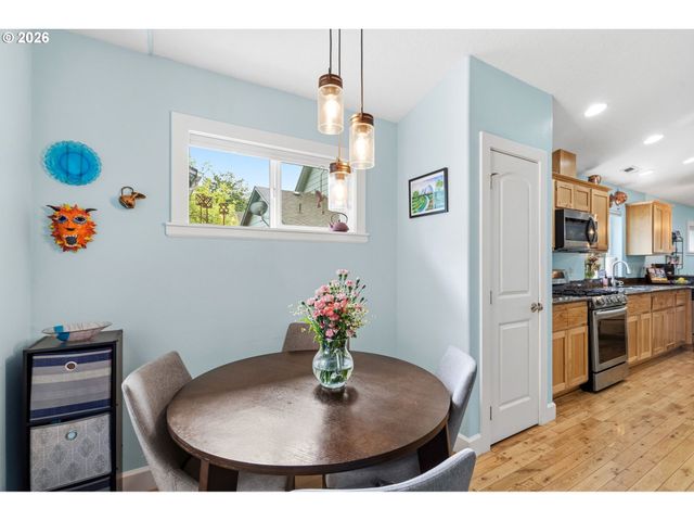 904 HIGHLAND St, Ridgefield, WA 98642