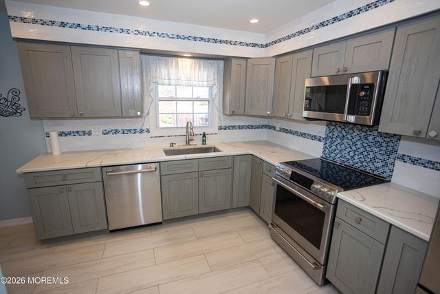 4 Cheltenham Place 604, Sayreville, NJ 08872