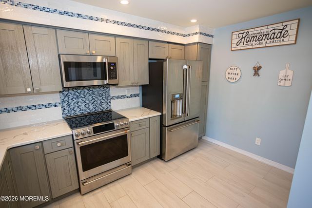 4 Cheltenham Place 604, Sayreville, NJ 08872
