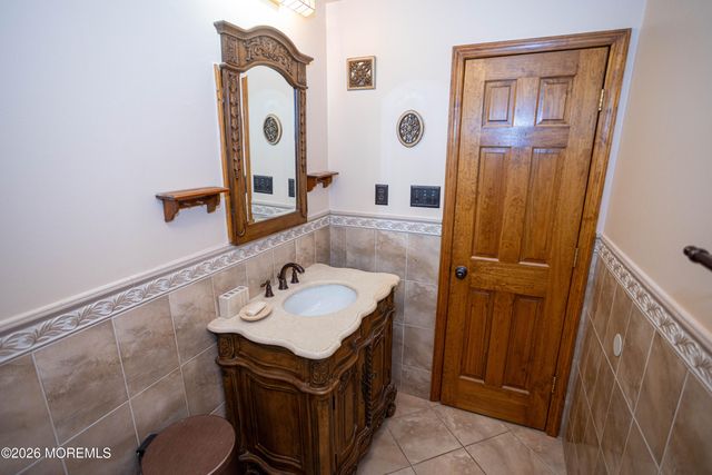4 Cheltenham Place 604, Sayreville, NJ 08872