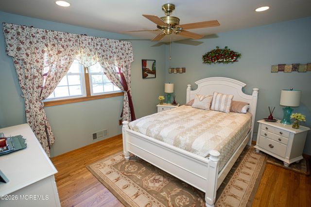 4 Cheltenham Place 604, Sayreville, NJ 08872